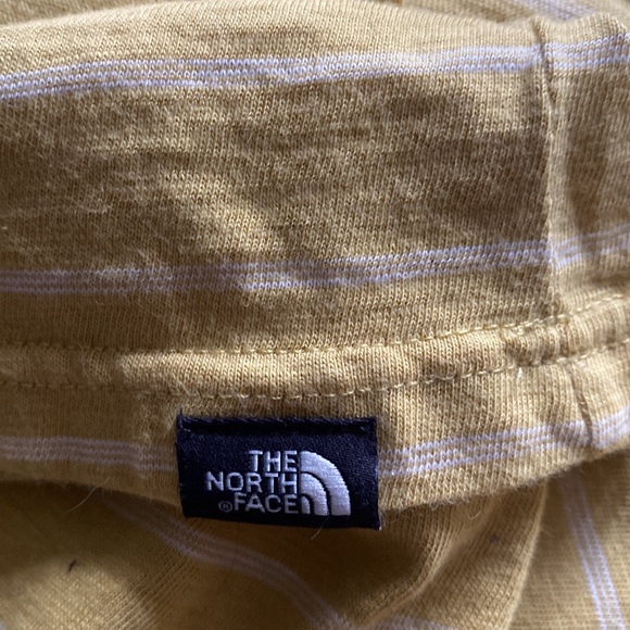 Women’s The North Face T-Shirt - Picture 4 of 5
